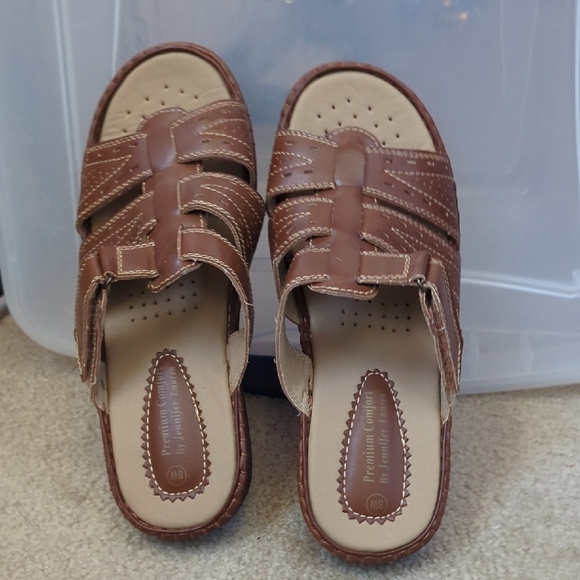 Elegant Brown Women's Sandals - Picture 6 of 10